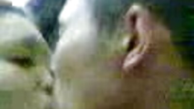 Мојот сопруг ужива во сликите на кои јас мастурбирам и учам да тупам